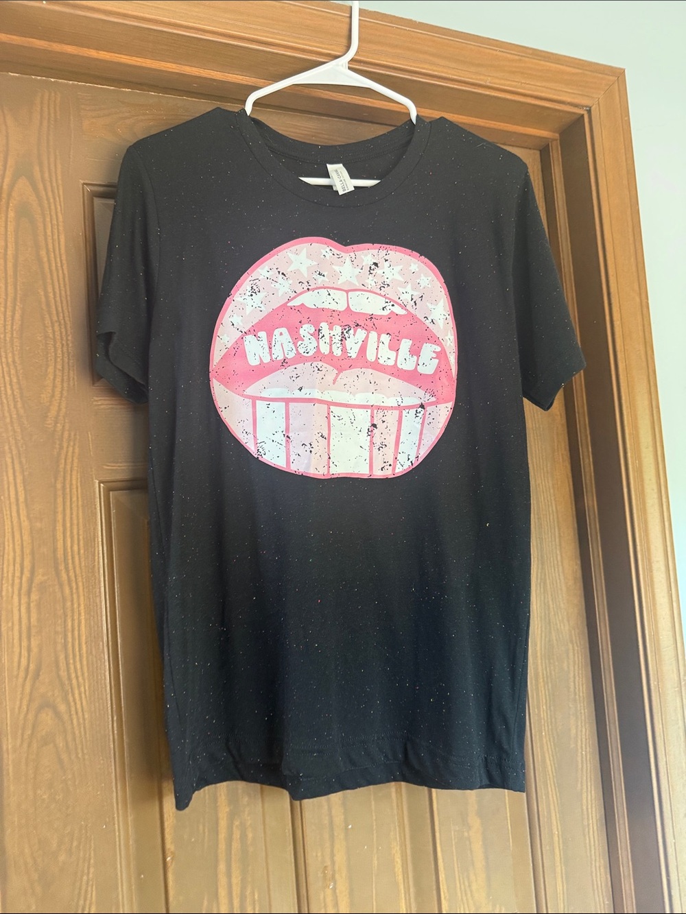 Nashville Graphic Tee - Black with Pink Lip Design